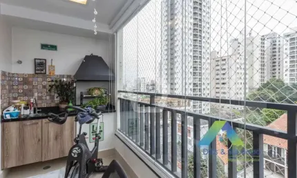 PORTEIRA FECHADA - Apto em 75m² com 2 dormitórios, 1 suíte, 1 varanda gourmet recém reformado e moderno, pronto para morar com 2 vagas de garagem fixas e cobertas..