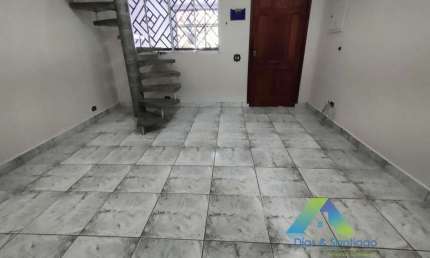 Sobrado com 3 dormitórios e 2 vagas à três quadras do Metrô Sacomã!!