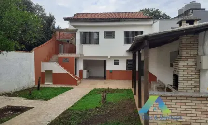 CASA TÉRREA COM  4 DORMITÓRIOS, 5 VAGAS E PISCINA EM JARDIM DA SAÚDE/SP!