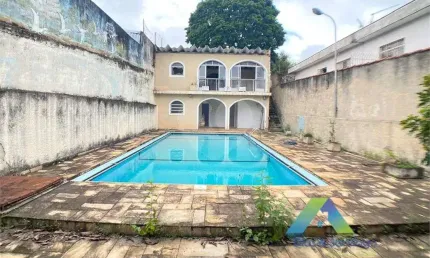 Casa com piscina em  300m² na vila das mercês - região da saúde/zsul.