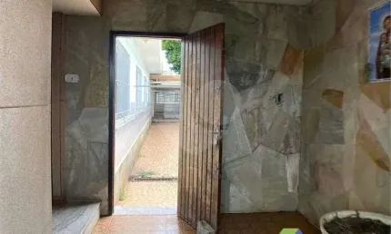Casa térrea, residencial na  Vila das Mercês região da Saúde com 430m² de área total.