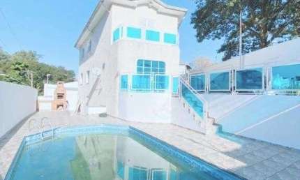 Belíssimo sobrado,4 dormitórios,  1 suíte com closet, escritório, sala de estar, sala de jantar, lavabo, cozinha espaçosa, despensa, lavanderia.