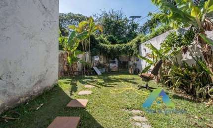 Casa com 4 Quartos e 2 banheiros à Venda, 235 m² por R$ 800.000,00