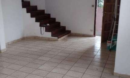 Sobrado com 200 metros construídos, 2 dormitórios, 4 vagas quintal excelente localização e valor !