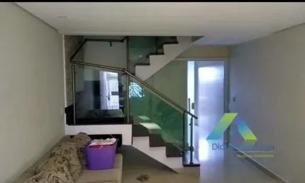 Lindo sobrado 176 metros, 3 dormitórios, sendo 1 suíte, espaço gourmet, 2 vagas com ótima localização e valor !