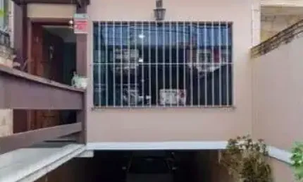 MIRANDÓPOLIS Lindo Sobrado 200 metros, 3 dormitórios, 1 suíte, 4 vagas espaço gourmet com churrasqueira ótima localização e valor !!!