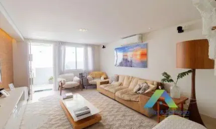 Sobrado com 3 Quartos e 3 banheiros à Venda, 196 m² por R$ 2.180.000