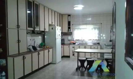 SANTO ANDRÉ Sobrado 180M² 3 suítes, 2 vagas com ótimo valor e localização !!!