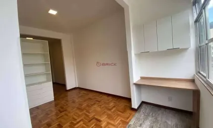 Conjugado reformado com 28 m² no alto - teresópolis/ rj.