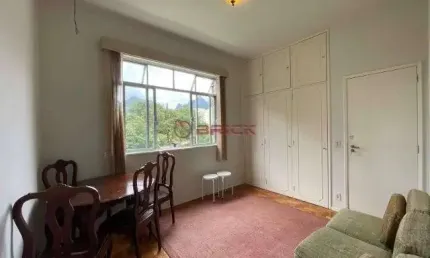 Apartamento para locação de 2 quartos mobiliado no Alto, Teresópolis/RJ.