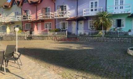 Casa com 2 suítes em condomínio na Ermitage - Teresópolis/RJ.