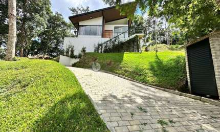 Casa nova com 3 quartos sendo 1 suíte em Vargem Grande - Teresópolis/RJ.