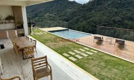 Casa com 4 suítes em condomínio em Vargem Grande - Teresópolis/RJ.