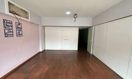 Loja comercial com 276 m² no Bairro São Pedro - Teresópolis/RJ.