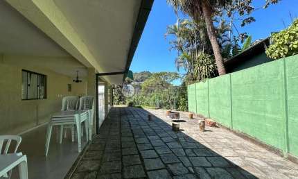 Casa com 5 quartos sendo 3 suítes no Comary - Teresópolis/RJ.
