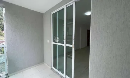 Apartamento de 1 quarto com varanda em taumaturgo, teresópolis/rj.