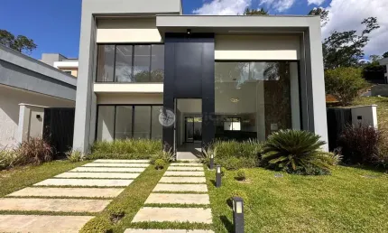 Casa com 3 suítes em condomínio na Posse - Teresópolis/RJ.