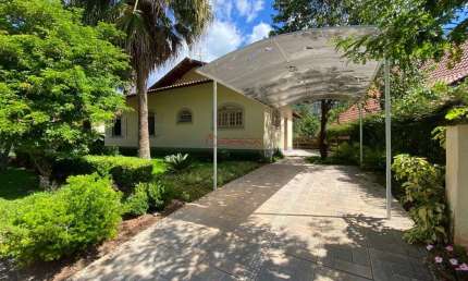 Casa linear com 4 quartos sendo 2 suítes + um apartamento com 2 quartos sem condomínio no Parque do Imbuí - Teresópolis/RJ.