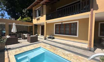 Casa independente com 6 quartos sendo 2 suítes no Comary - Teresópolis/RJ.
