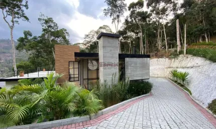 Casa com 3 quartos sendo 1 suíte e 2 suítes canadenses, 250 m² no Parque do Imbuí - Teresópolis/RJ