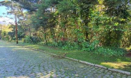 Terreno com 4 mil m² em condomínio no Comary - Teresópolis/RJ.