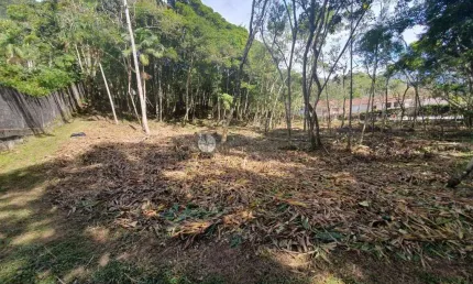 Terreno com 4 mil m² em condomínio no Comary - Teresópolis/RJ.