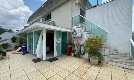 Cobertura duplex com 5 suítes, 390 m² em Agriões- Teresópolis/RJ.