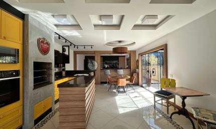 Cobertura duplex com 3 quartos sendo 1 suíte, 298 m² em Agriões - Teresópolis/RJ.