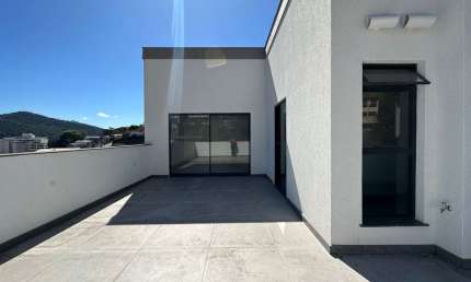 Cobertura linear com 3 suítes, 157 m² na Várzea - Teresópolis/RJ.