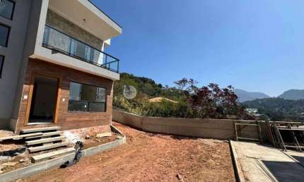 Casa com 3 suítes em condomínio no Golfe - Teresópolis/RJ.