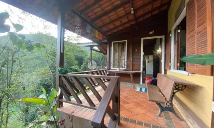 Casa de campo com 1.680 m² de terreno em Vieira - Teresópolis/RJ.