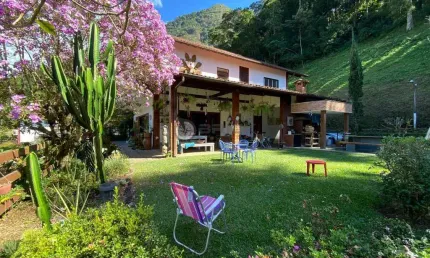 Casa com 3 suítes em condomínio na Granja Guarani - Teresópolis/RJ.