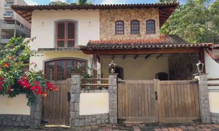 Casa para venda com 4 quartos sendo 3 suítes na Tijuca, Teresópolis/RJ.