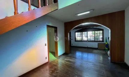Casa comercial para venda com 900m² de terreno na Várzea, Teresópolis/RJ.
