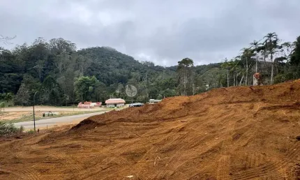 Terreno em condomínio com 350 m² em Quebra Frascos - Teresópolis/RJ.