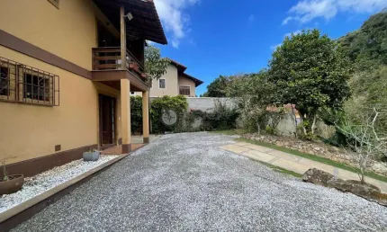 Casa independente para venda com 3 quartos sendo 2 suítes no Panorama, Teresópolis/RJ.