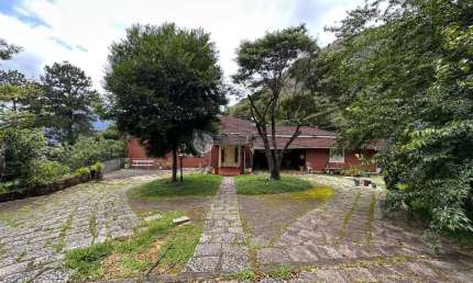 Casa com 5 quartos sendo 3 suítes na Cascata dos Amores - Teresópolis/RJ.