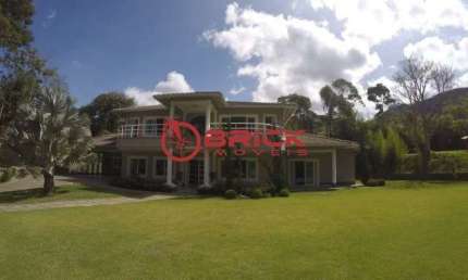 Casa com 6 quartos sendo 4 suítes em condomínio no Parque do Imbuí - Teresópolis/RJ.