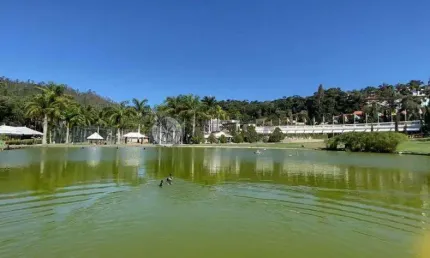Terreno com 444 m² em condomínio em vargem grande - teresópolis/rj.