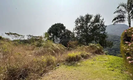 Terreno com 600 m² condomínio em albuquerque, teresópolis/rj.