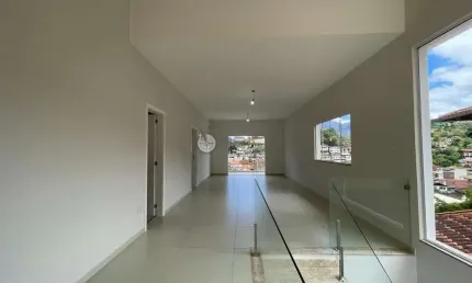 Casa novíssima com 3 suítes em condomínio  na Tijuca, Teresópolis/RJ.