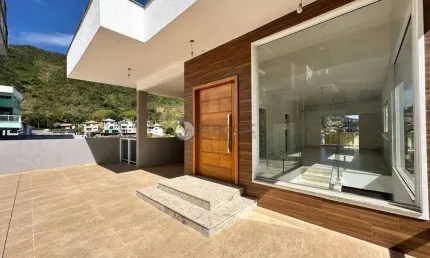 Casa nova à venda com 3 suítes na tijuca - teresópolis/rj.