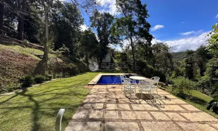 Casa com 5 quartos sendo 1 suíte, 238,74 m² em Albuquerque - Teresópolis/RJ.