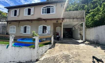 Casa para venda com 5 quartos sendo 1 suíte, 300 m² no Bom Retiro - Teresópolis/RJ.