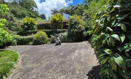 Casa para venda com 3 quartos sendo 1 suíte, 155 m² em Pimenteiras - Teresópolis/RJ.