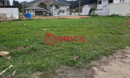 Terreno plano com 300 m² em condomínio em Vargem Grande - Teresópolis/RJ.