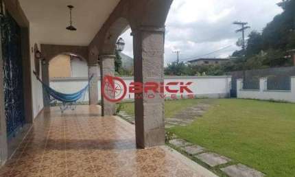 Casa à venda com 4 quartos sendo 2 suítes, 225 m² no Comary - Teresópolis/RJ.