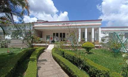 Casa comercial para venda e locação com 5 suítes, 2.818,12 m² de terreno, no Alto - Teresópolis/RJ.