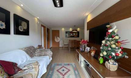 Apartamento de 2 quartos sendo 1 suíte com varanda na Ermitage, Teresópolis/RJ.
