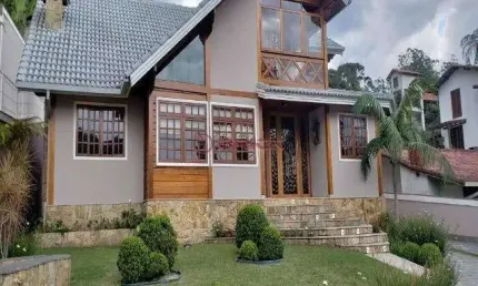 Exclusiva casa com 3 quartos sendo 1 suíte no Comary, Teresópolis/RJ